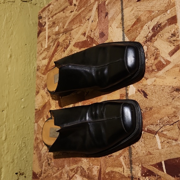 Shoes - Picture 4 of 5